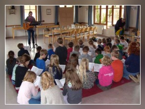 Die Kinder singen