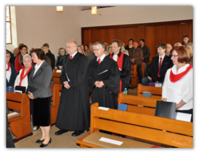 Der Gemeindekirchenrat zeiht mit Frau Huy ein