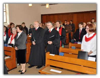 Der Gemeindekirchenrat zeiht mit Frau Huy ein