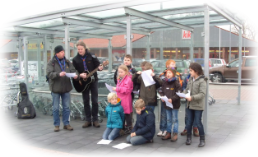 Singen vor Essener Supermärkten